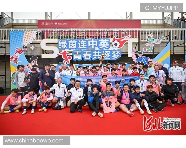 足球巨星同台合唱瞬间高清图集展现激情与友谊的完美结合