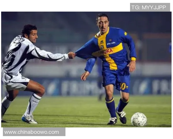 足球明星前腰位置的代表人物及其精彩瞬间图片分享