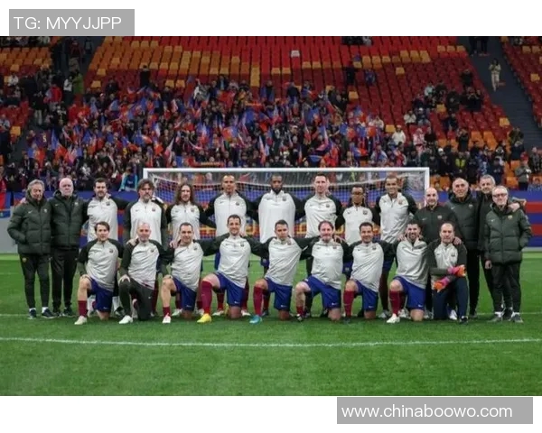 足球明星拼图合照展现球场传奇与荣耀名字背后的故事